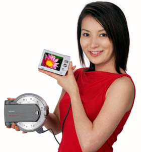 ソニー、3.5型液晶ディスプレイ付属の「DVDウォークマン」