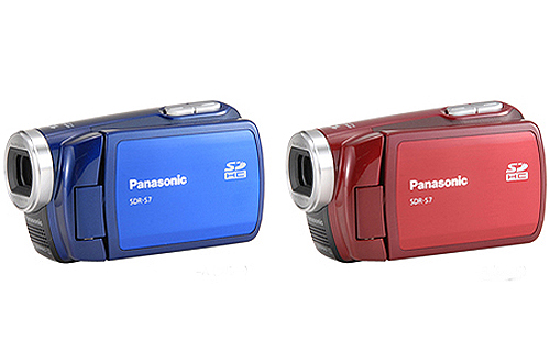 パナソニック、SDR-S7に新色ブルー/レッドを追加