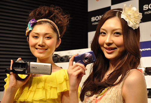 ソニー、フルHDの3Dビデオカメラ「HDR-TD10」、撮像素子やレンズを2基