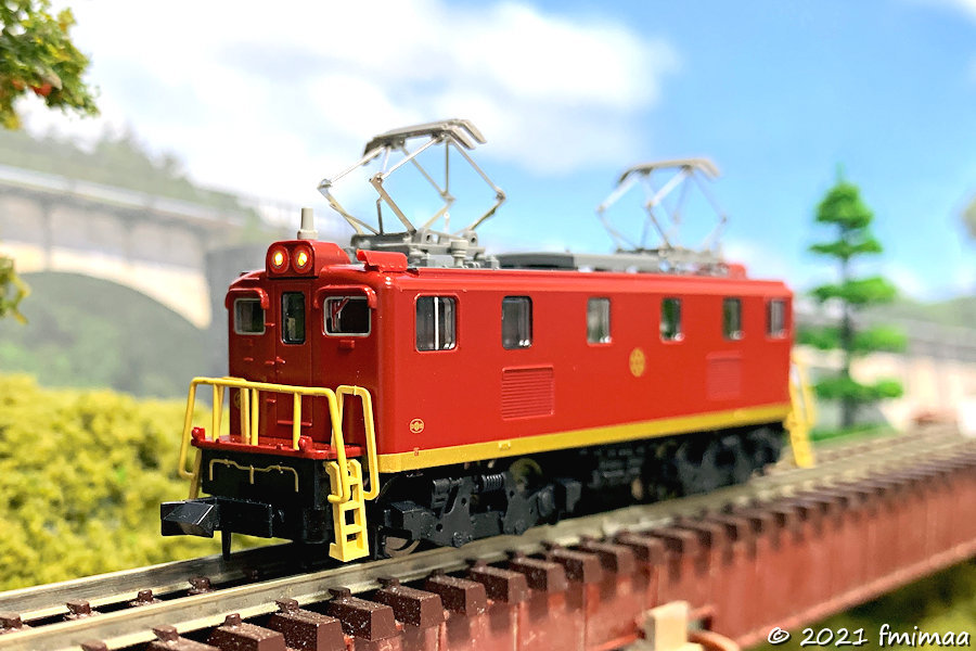 秩父鉄道デキ200（パレオエクスプレス色）入線 - ナマケモノ写真館