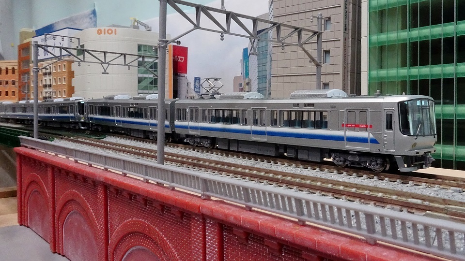 060F JR西日本223系0番台O-CAT荷物室設置車ー開港時の関空快速が登場