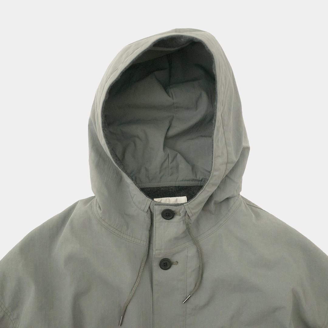 STILL BY HAND (スティルバイハンド) / ナイロン塩縮素材ハーフコート