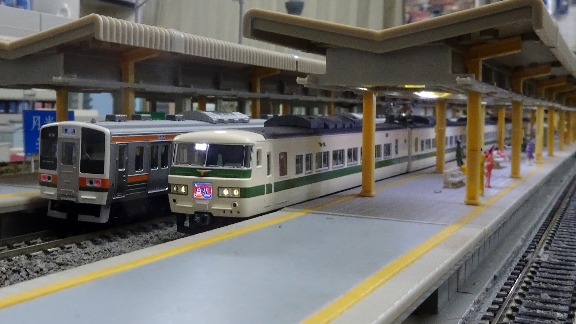 KATO 10-1850 特別企画品 211系0番台(国鉄仕様)15両セット - ビスタ