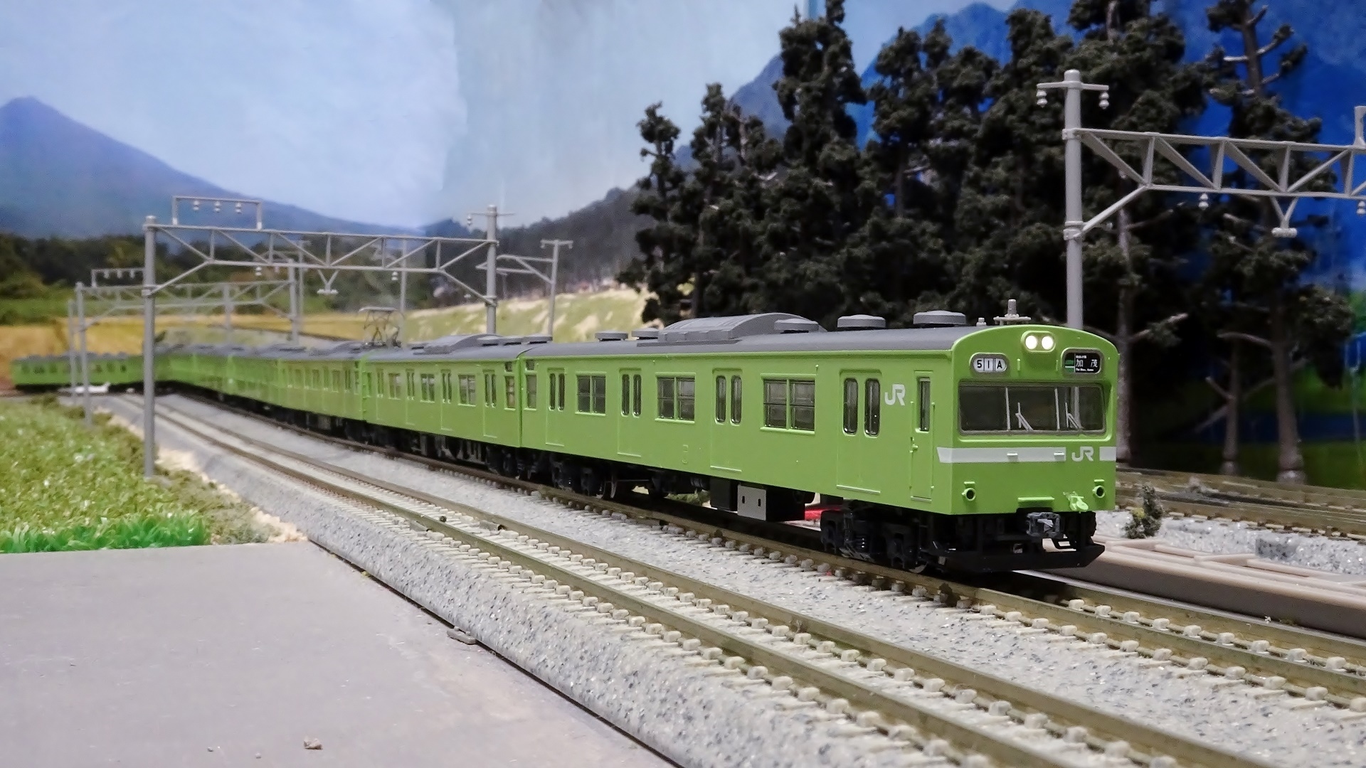 新車入線？】JR 103系(JR西日本仕様・黒サッシ・ウグイス) - ビスタ