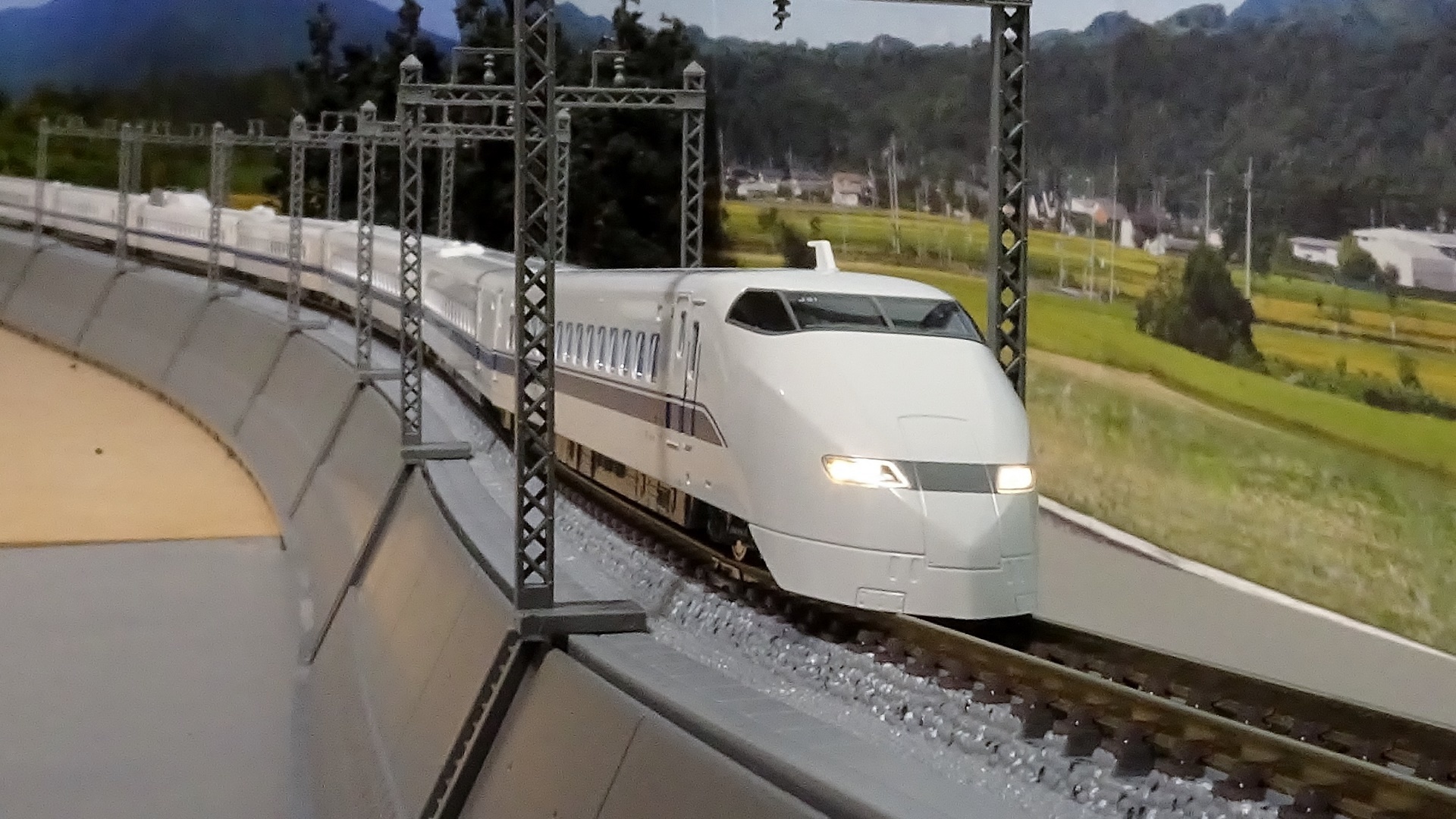 300系 0番台 新幹線「のぞみ」に室内灯 －大変でした！16両もあるし