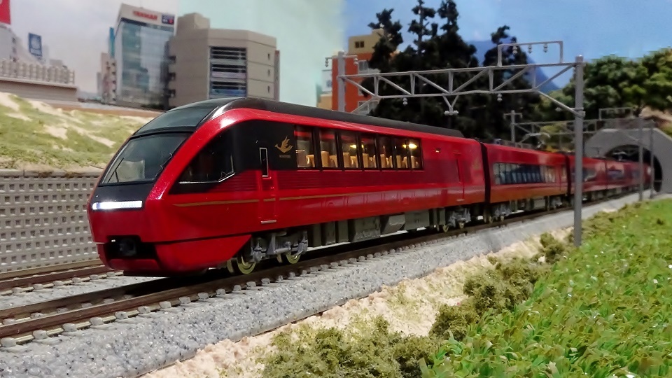 近鉄 80000系ひのとり 室内灯の色は！なに色？！ - ビスタ模型鉄道