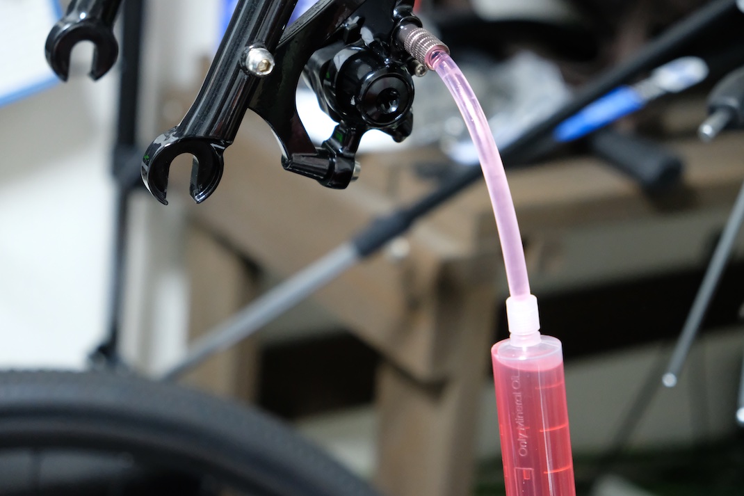 油圧ディスクブレーキのブリーディング TEKTRO(TRP)のキットを使った