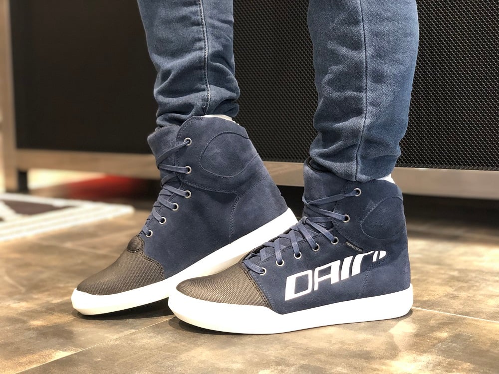 突然の雨でもノープロブレム！防水シューズの人気2モデルをご紹介！