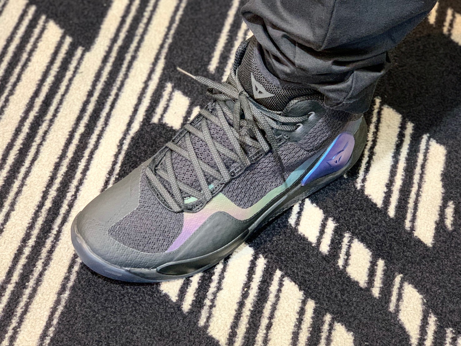 50周年記念を祝う特別なシューズモデル【ATIPICA AIR 2 ANNIVERSARIO】