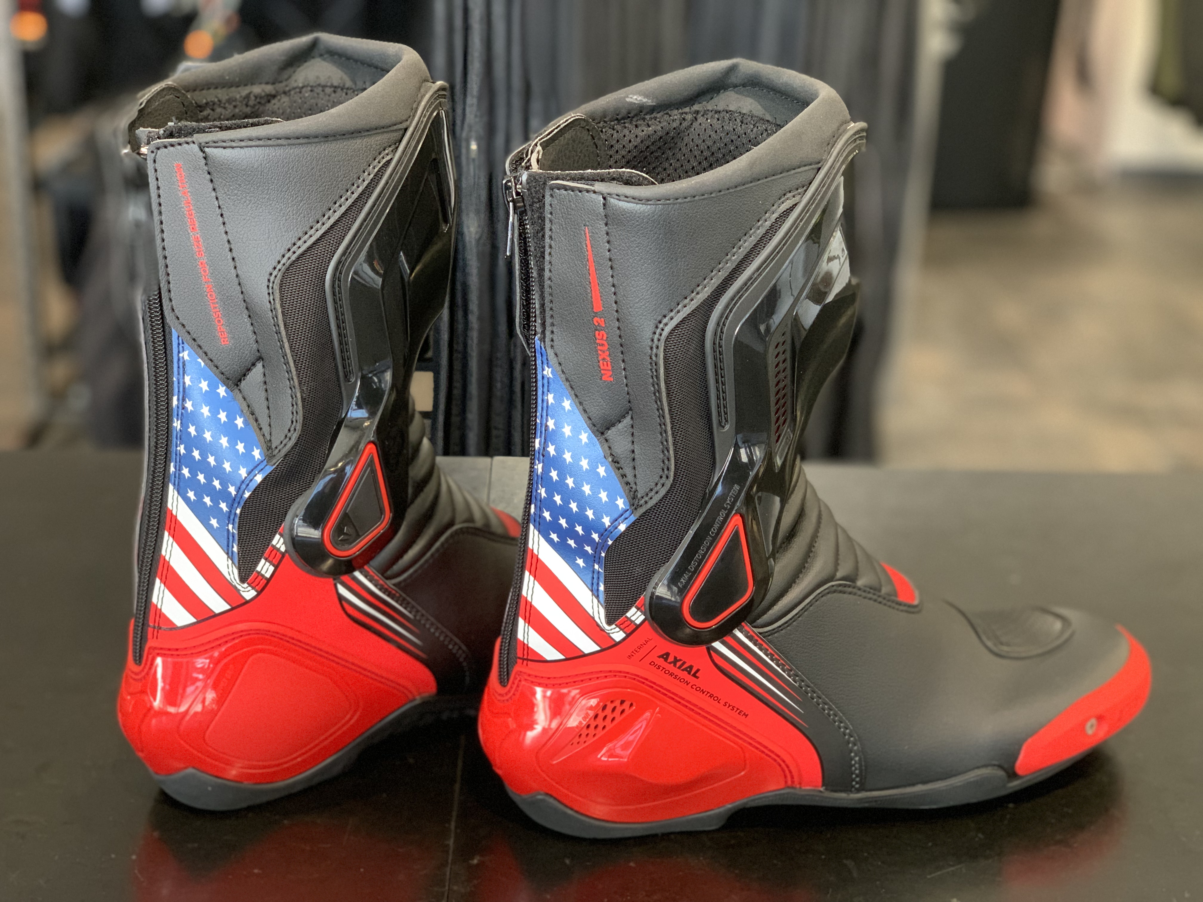 ユニークなデザインが魅力的な最新レーシングブーツのご紹介【NEXUS 2