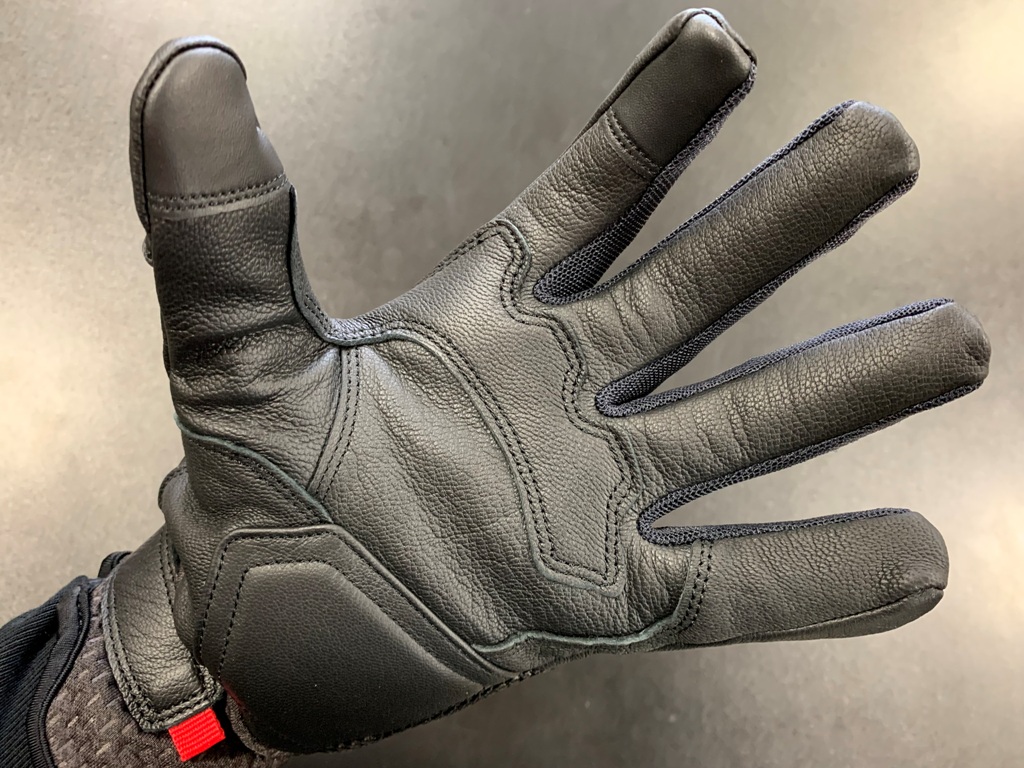 暖かい季節は手から涼しく！今からの季節にお勧めのグローブをご案内