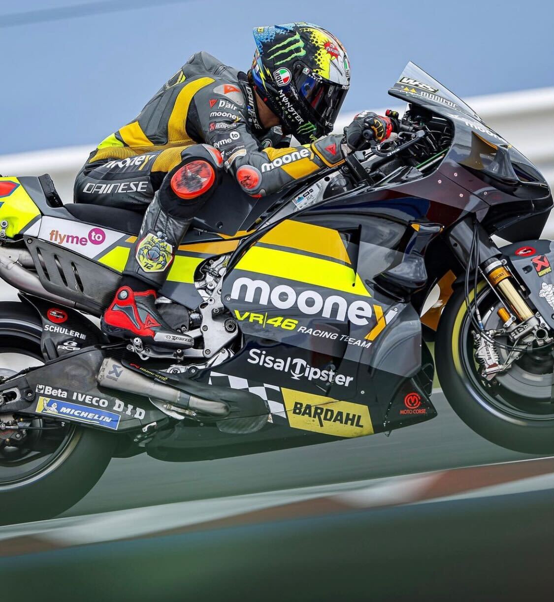 MotoGPライダーも使用する究極のレーシングスーツ