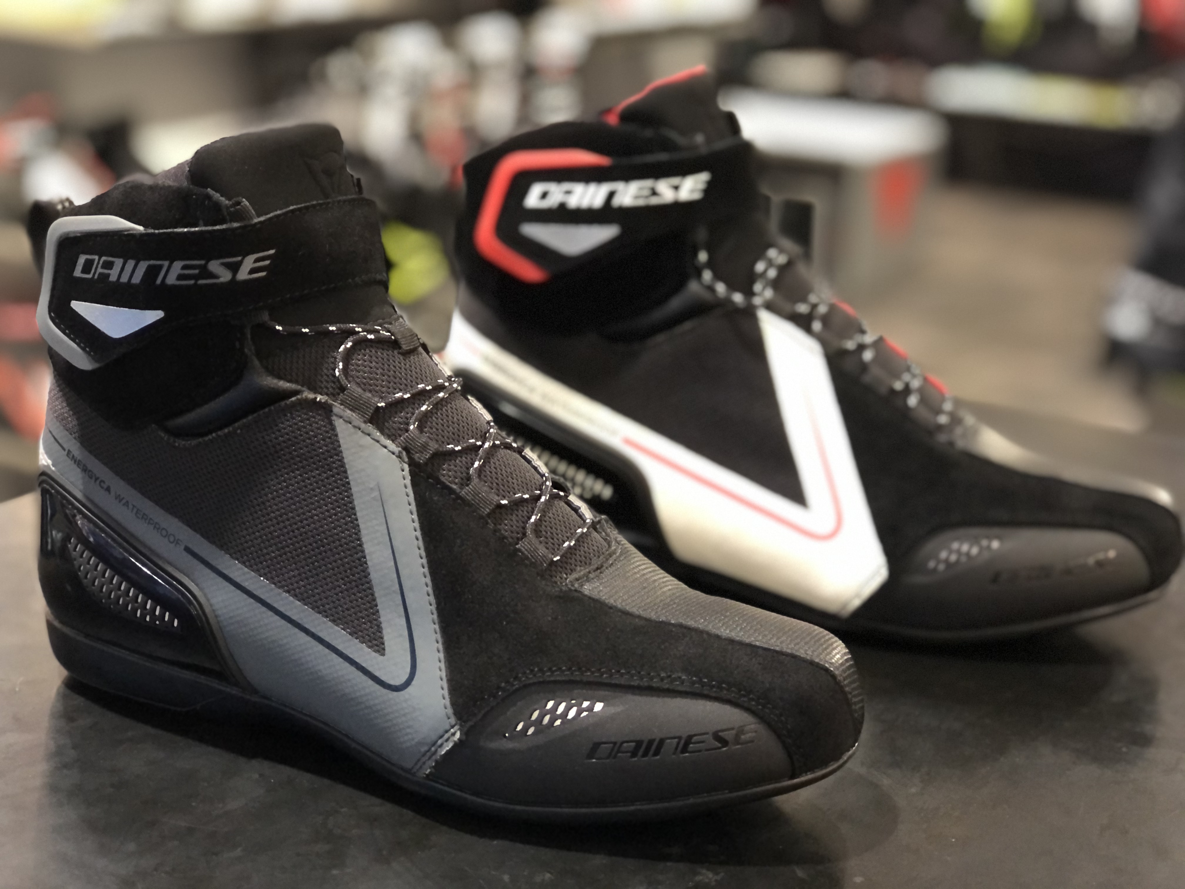 高い安全性を持ったスポーツシューズ【ENERGYCA D-WP SHOES】