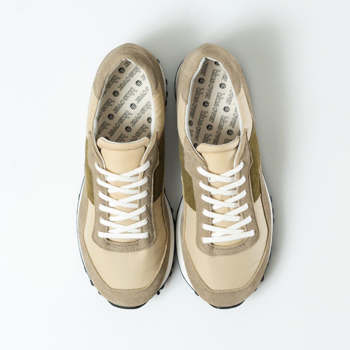 SHV3 -モス×ベージュ-幅広のレトロランニングスニーカー-blueover