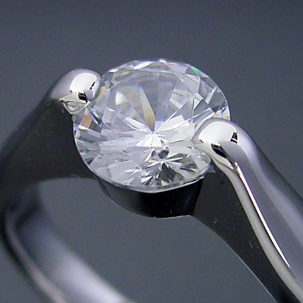 1カラット版：2点留め伏せこみタイプの婚約指輪 - 婚約指輪