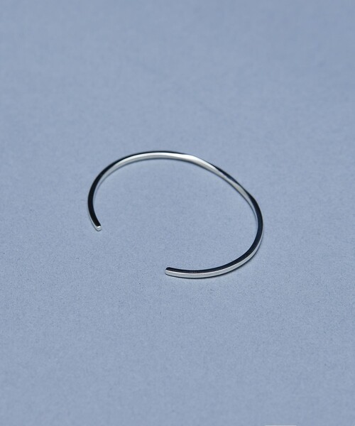 UNOAERRE ツイストデザイン バングルk9