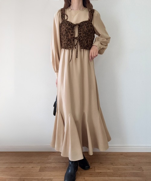 LAUIR（ラウアー）の「パフスリーブワンピース+ジャガードビスチェ