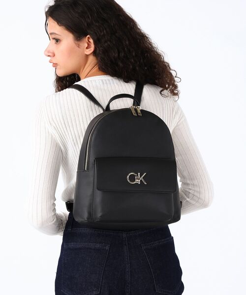 Calvin Klein（カルバン・クライン）の「コンパクト ラウンド バック