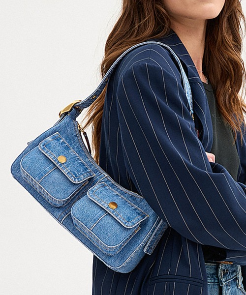 Coachtopia（コーチトピア）の「カーゴ ショルダー バッグ・アップ