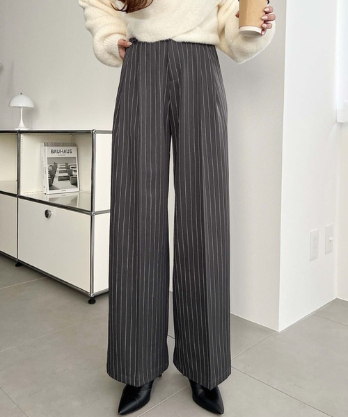 センタープレスツータックセミワイドストライプパンツ（スラックス