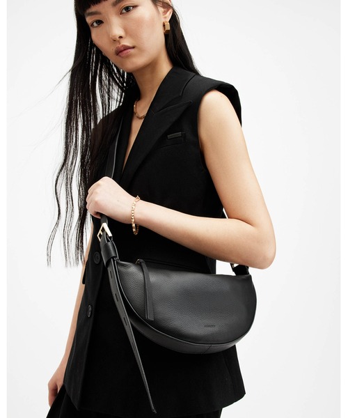 HALF MOON LEATHER CROSSBODY BAG | ハーフ ムーン レザー クロス
