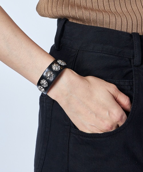 TOGA PULLA（トーガ プルラ）の「TOGA PULLA ダブルバックルバングル