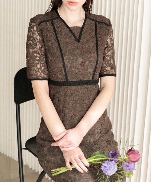 Leja（レジャ）の「【LEJA】袖透け感花柄レース配色パイピングスリット