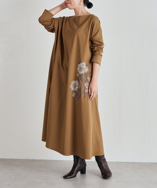 BEARDSLEY（ビアズリー）の「贅沢な前後に刺繍入り 花刺繍ロング