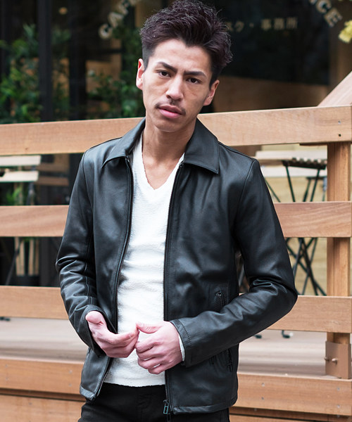 GOSTAR DE FUGA（ゴスタール ジフーガ）の「襟付きシープレザー