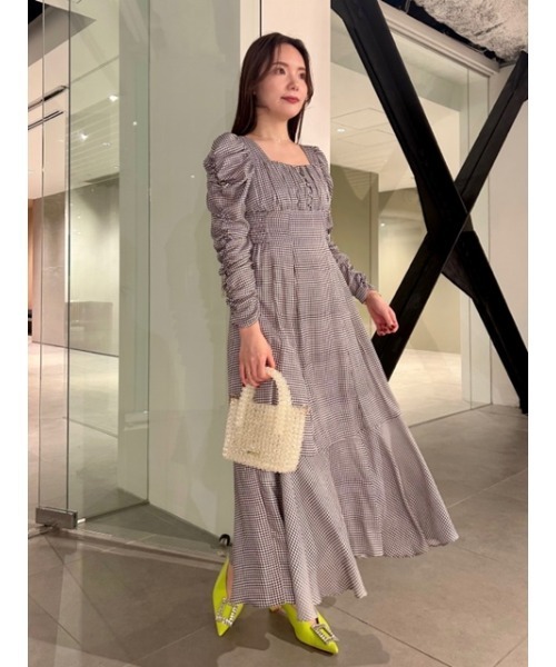 CELFORD（セルフォード）の「割繊サテンギャザースリーブワンピース