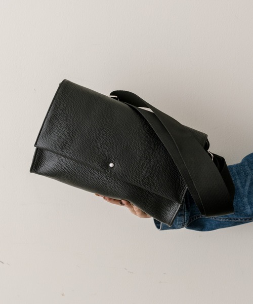 ear PAPILLONNER（イアパピヨネ）の「《本革》ワイドテープショルダー