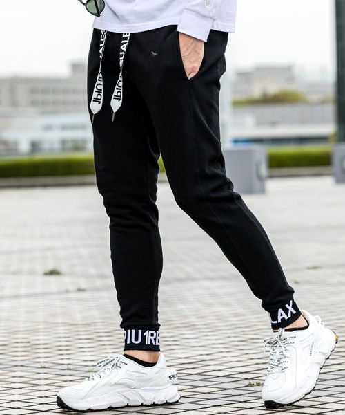 1piu1uguale3 RELAX（ウノピュウノウグァーレトレリラックス）の