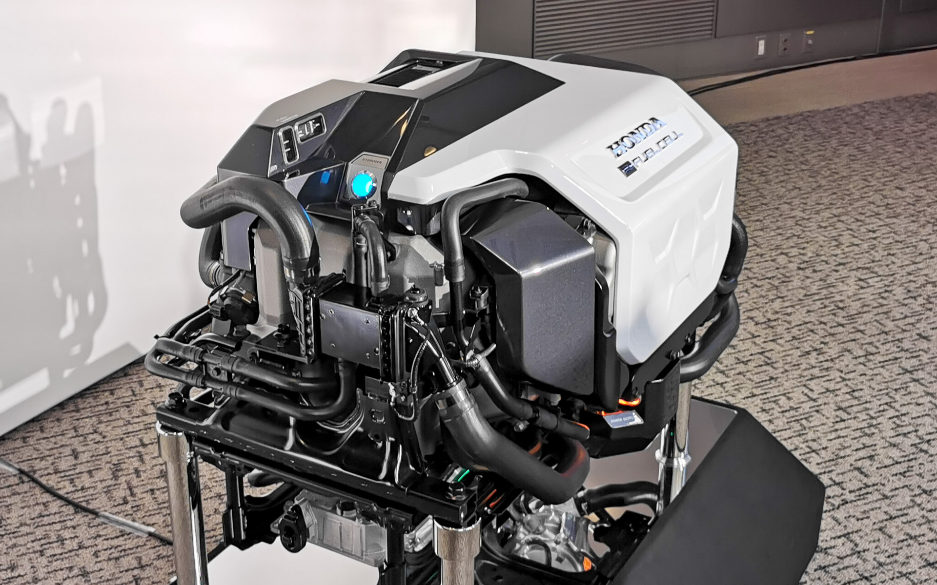 ホンダ、次世代燃料電池システムのモックアップを初公開 2020年代半ば