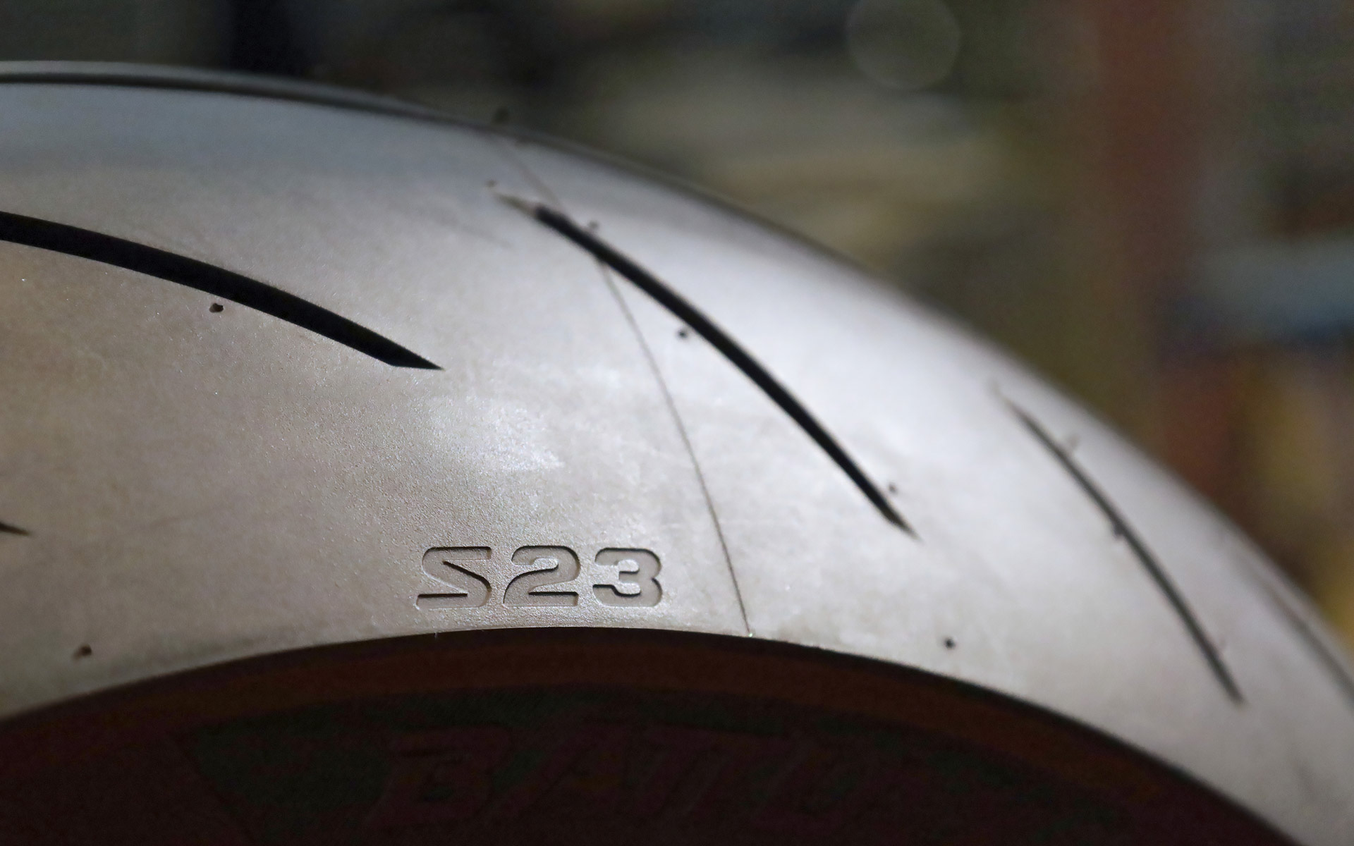 ブリヂストン、二輪用タイヤ新商品「バトラックス ハイパースポーツ