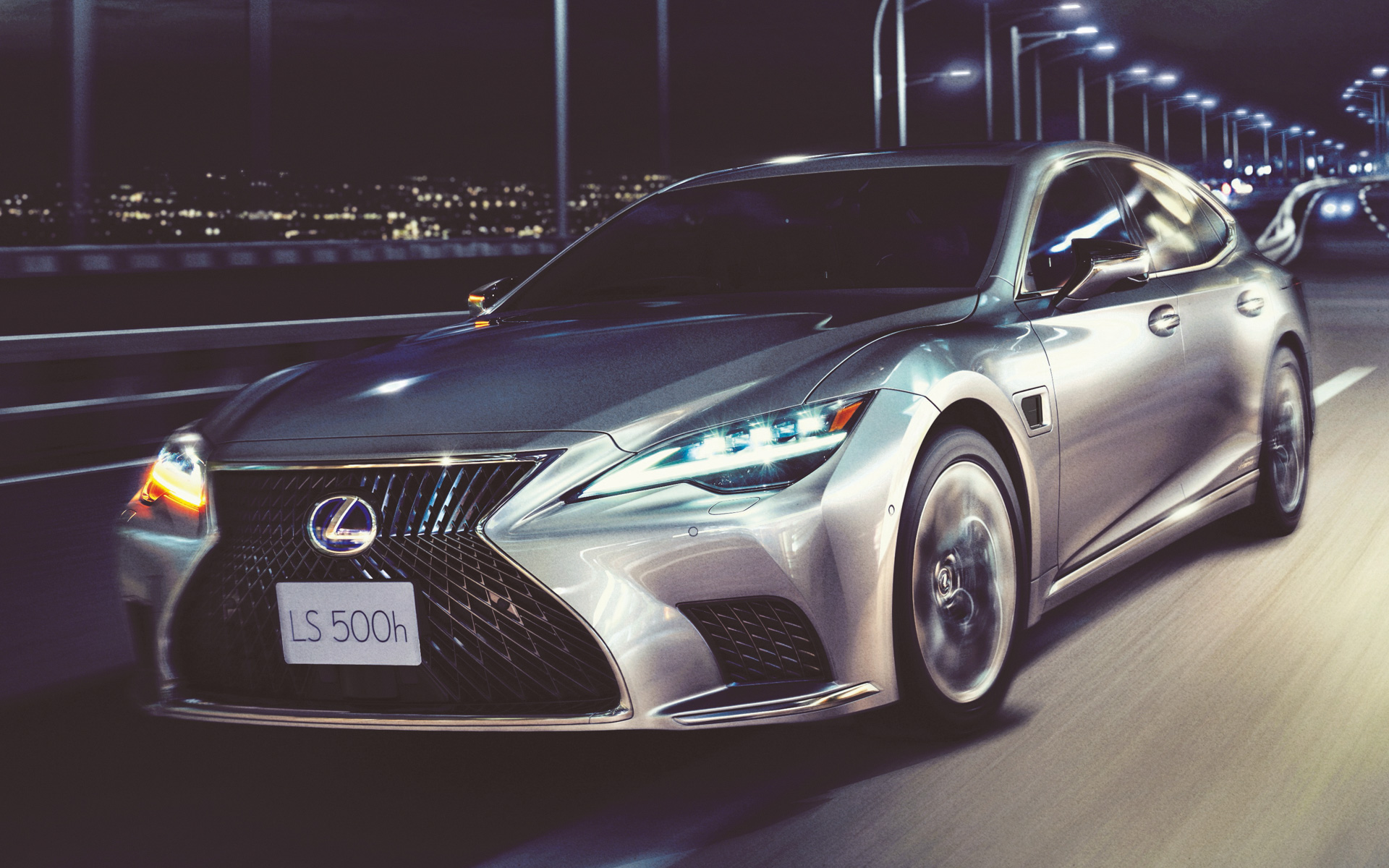 レクサス「LS」がノーマルタイヤのダンロップ「SP SPORT MAXX 050」を