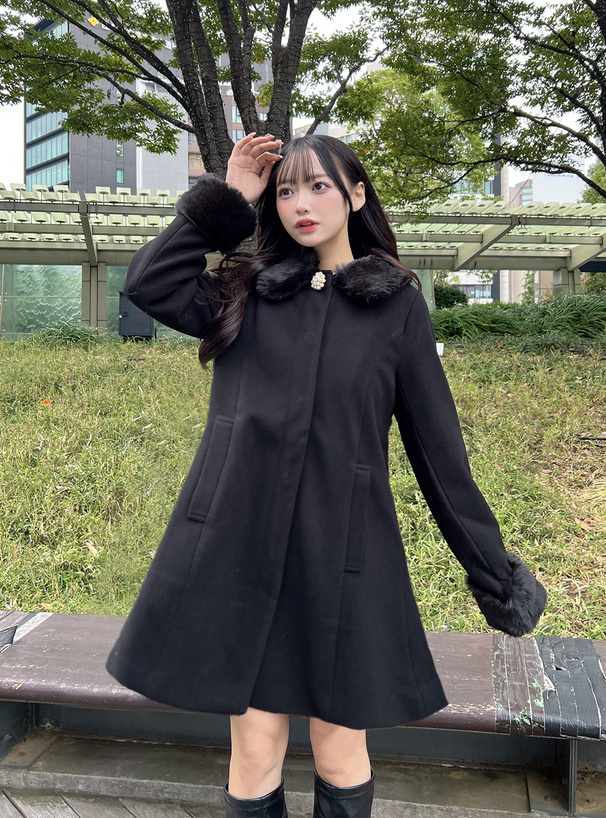 パールブローチ付きファーフレアコート[ze786] | レディース