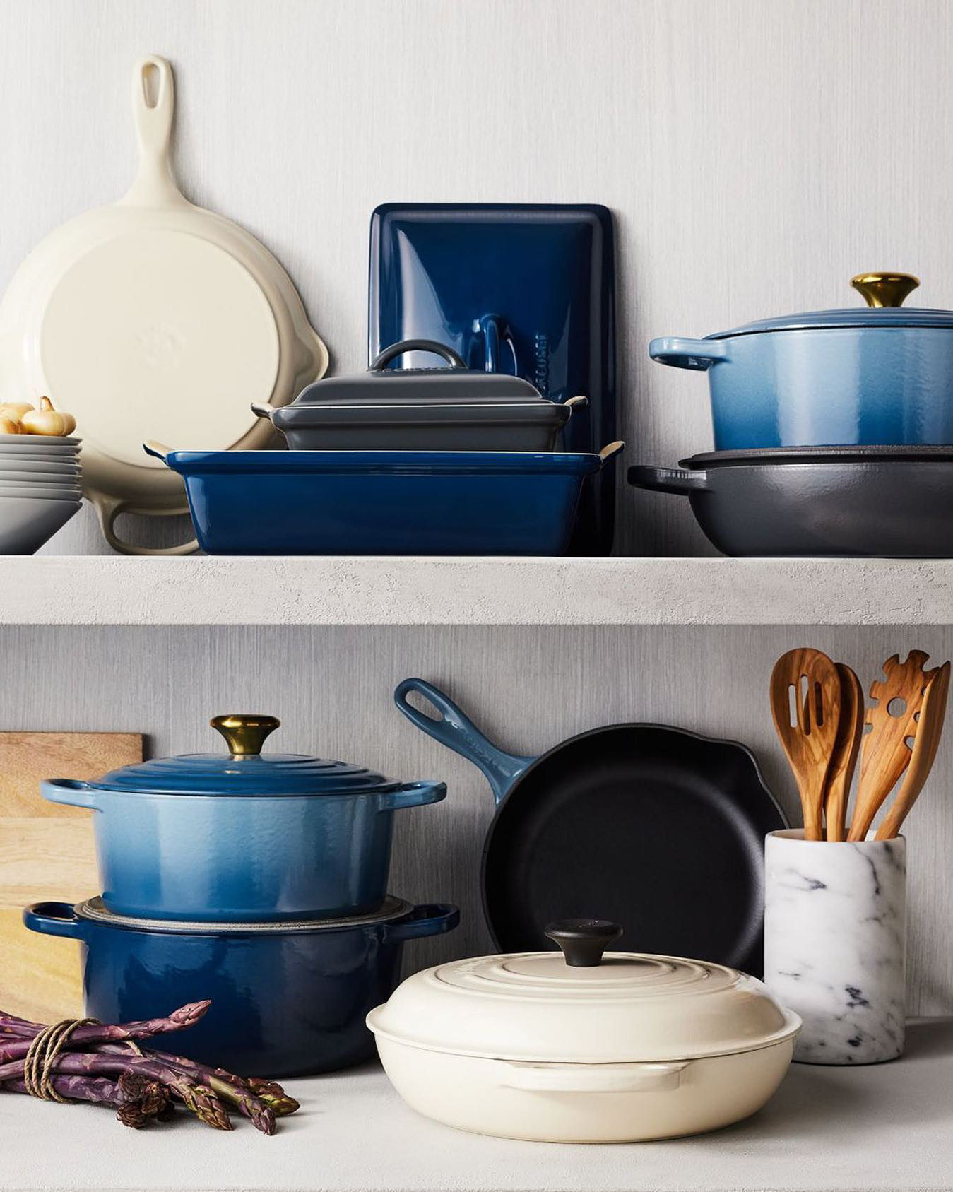 Le Creuset Signature 7.25-Qt. Round Caribbean Blue Enameled Cast