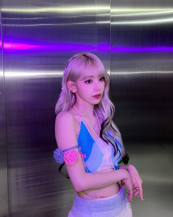 LE SSERAFIM 宮脇咲良「M COUNTDOWN」で着用も！編み物のプロ級の腕前