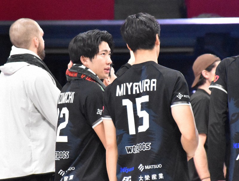 鎮西OB宮浦健人、水町泰杜 「春高で終わりではない」後輩へエール