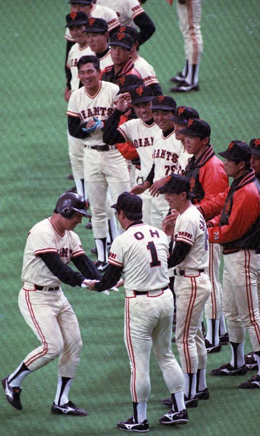 プレーバック・プロ野球：巨人・吉村禎章、東京ドーム「第1号」は勝負