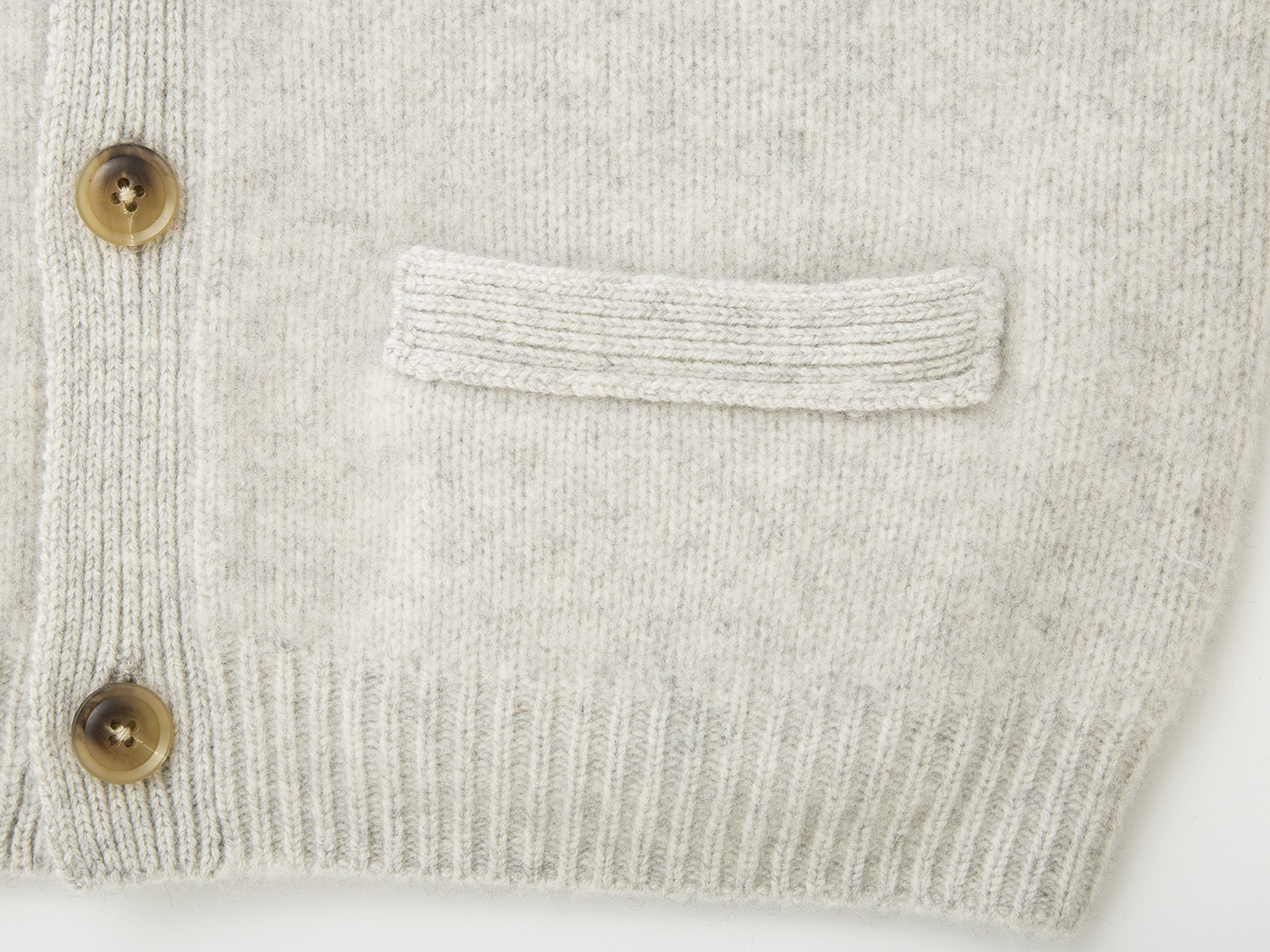 洋服好きの間で密かに話題を呼ぶ「田中さんのカシミヤセーター」