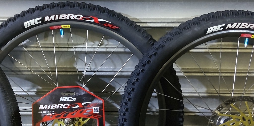 MTB 26インチ ダウンヒルタイヤ 組み込みました。｜荒野のうさぎの