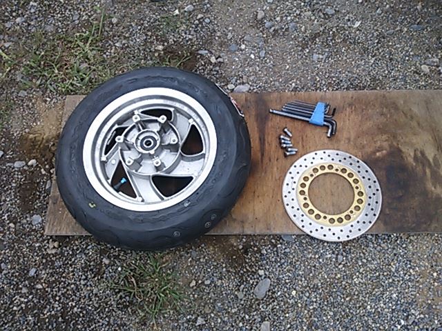 メッキホイールカバー取り付け（ヤマハ マジェスティ250）by One night