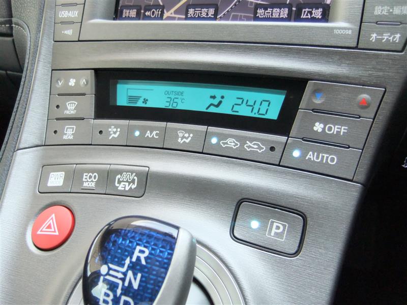 ZVW30 プリウス 後期 エアコン操作パネルの謎（裏品番）（トヨタ