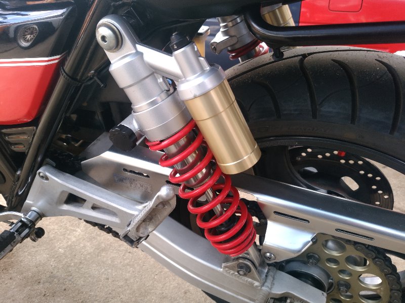 GSX1400用純正リヤショック流用（スズキ GSX400インパルス）by