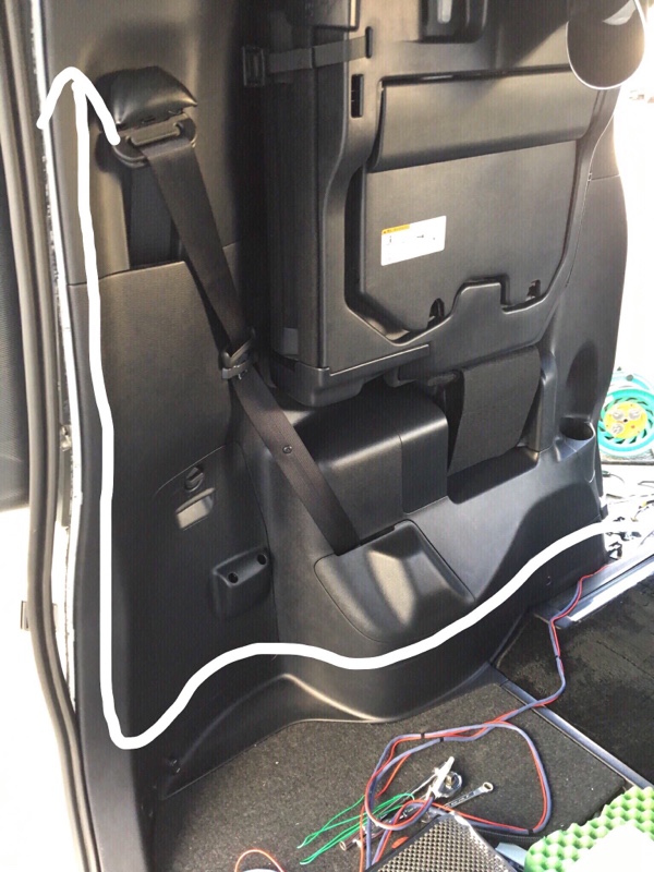 80 ヴォクシー 後付け バックドア イージークローザー取り付け②