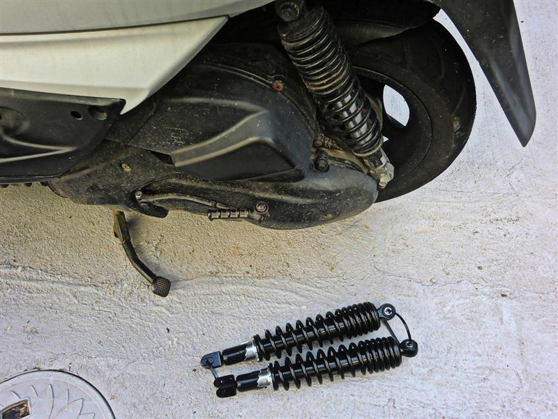 リアショック交換 (X-MAX/SG42J純正)（ヤマハ シグナスX FI）by (/・ω