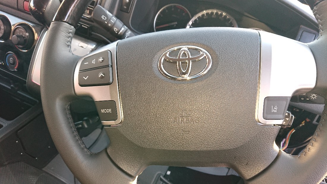 ハイエースステアリングスイッチ取り付け（トヨタ ハイエースバン