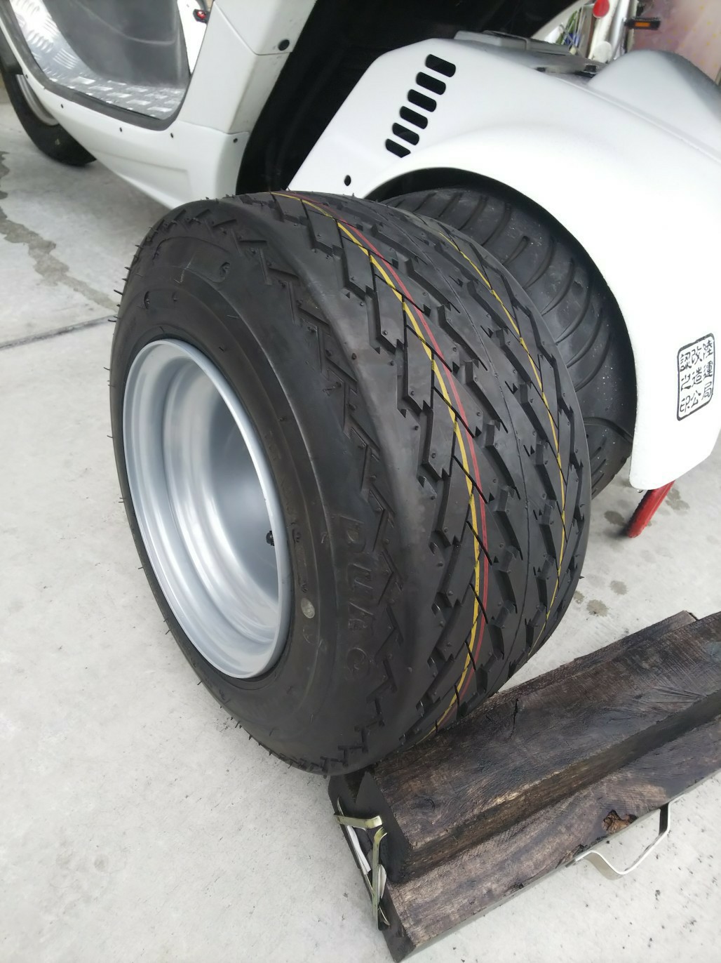 HV FACTORY ポン付けワイドタイヤホイール（ホンダ ジャイロキャノピー