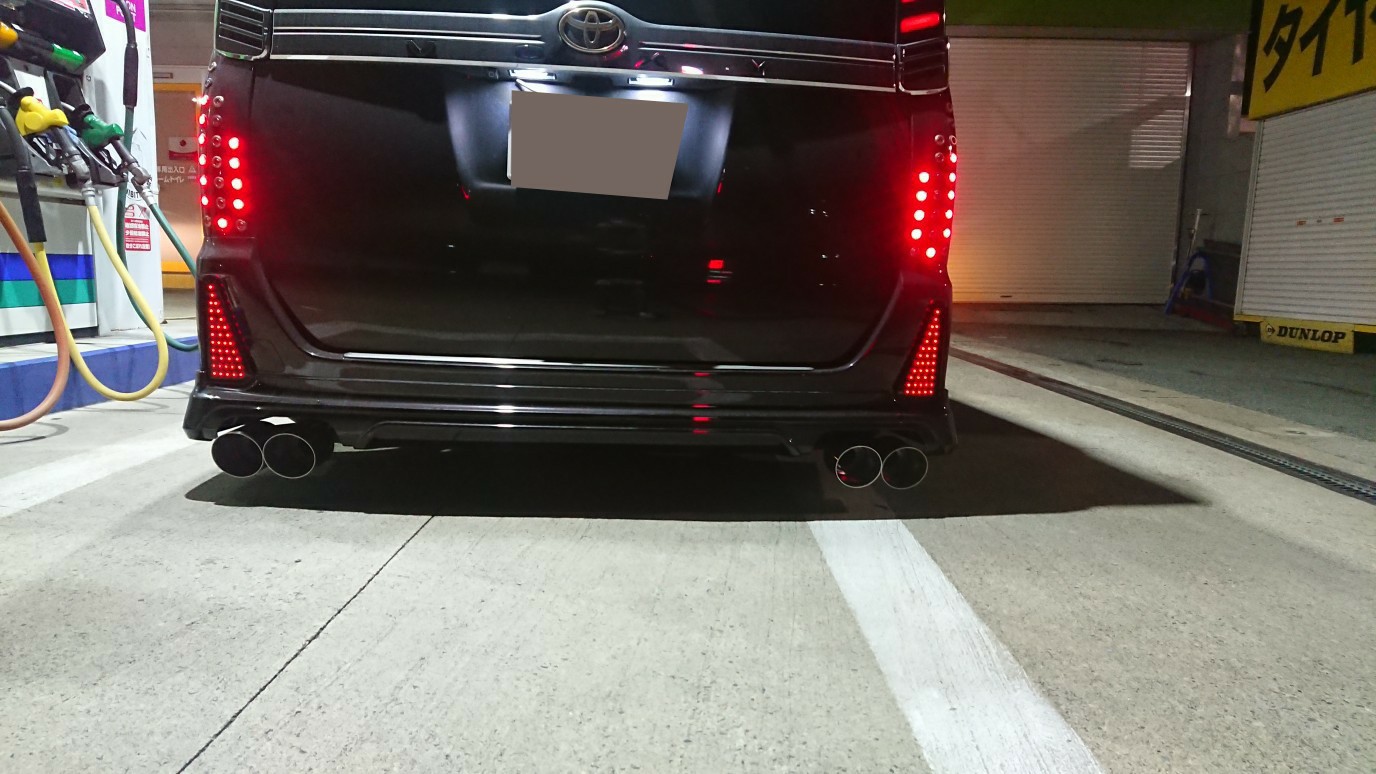 スリーキャッツ製 ハス切り20℃ 4本出し(￣▽￣)（トヨタ ヴォクシー